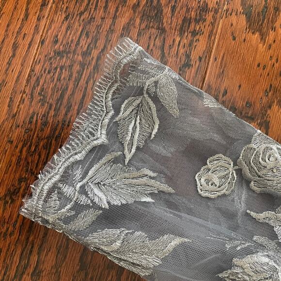 La Femme Formal Gown 3/4 Sleeves Silver Embroidered Mesh A-Line Size 14 NWT - Picture 10 of 13